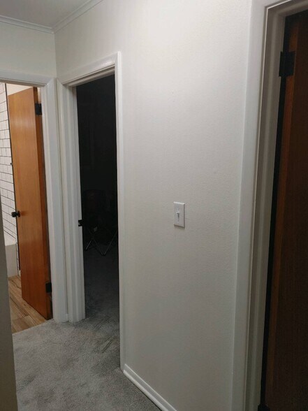 Building Photo - 4208 Crestview Dr