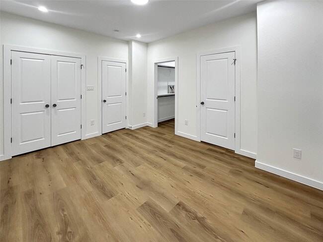 Building Photo - 6004 Bacher St