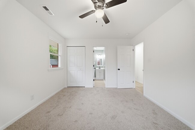 Building Photo - 3021 Menands Dr