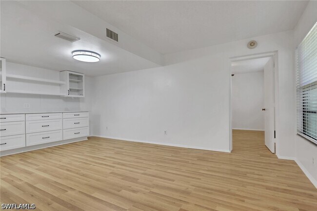 Building Photo - 3615 Boca Ciega Dr