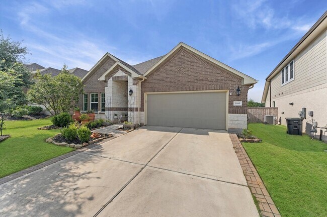 Building Photo - 2185 Woodland Pine Dr