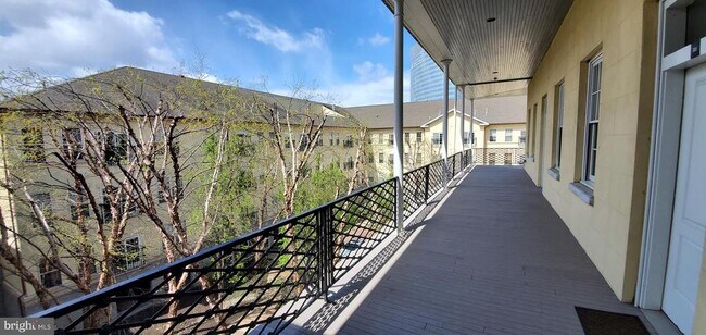 Building Photo - 1 Academy Cir