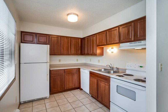 Building Photo - 625 S Clinton St