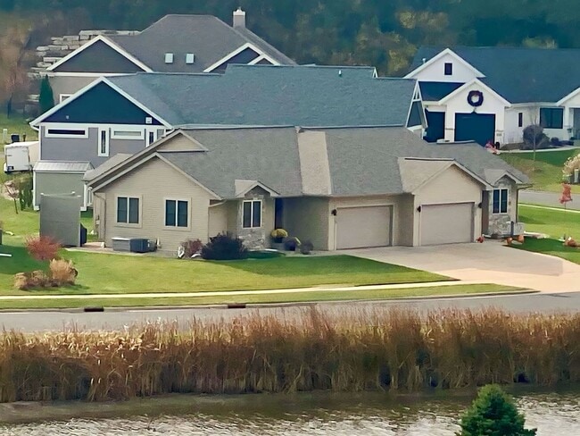 Building Photo - Remodeled 3BR 3BA Duplex in Black Earth –  $2800 month