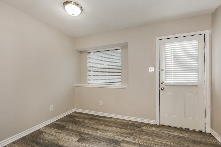 Building Photo - 1159 Whispering Meadows