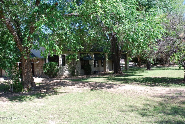 Building Photo - 1420 E Branham Ln