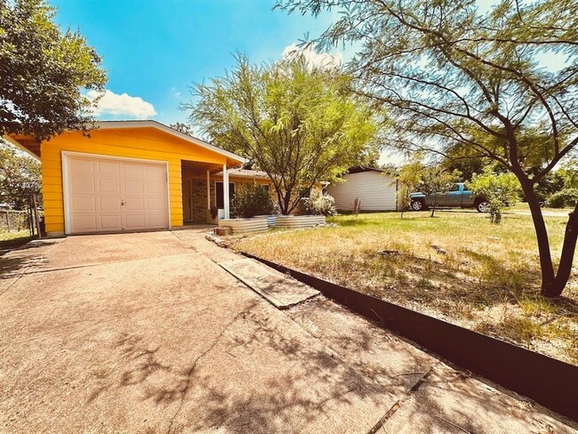 Building Photo - 7517 Eastcrest Dr