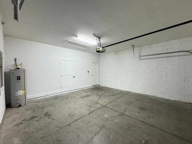 Building Photo - $500 OFF OF A MONTH OF RENT! Beautiful 4BD/2BA Home in Poinciana – No HOA Approval Needed! Pets W...