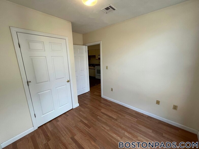 Building Photo - 81 Essex St