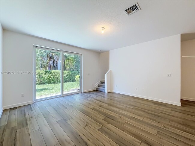 Building Photo - 4607 Hollister Ave