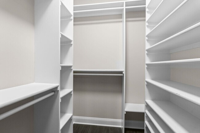 Building Photo - 5026 Belleglen Ct