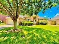 Building Photo - 902 Cashew Ln