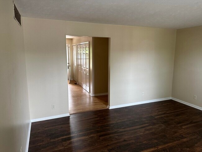 Building Photo - 415 Ridgewood Ln