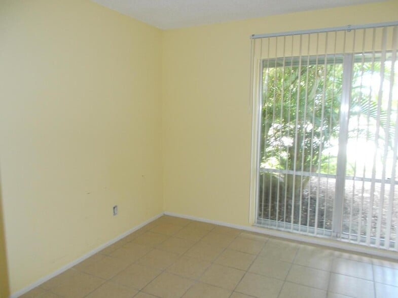 Bedroom - 4261 Island Cir