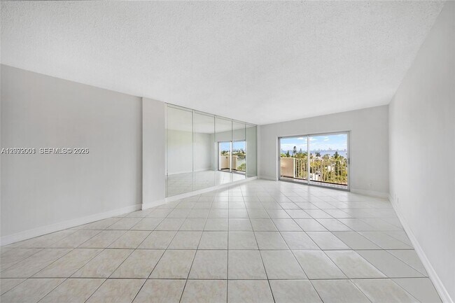 Building Photo - 1455 N Treasure Dr