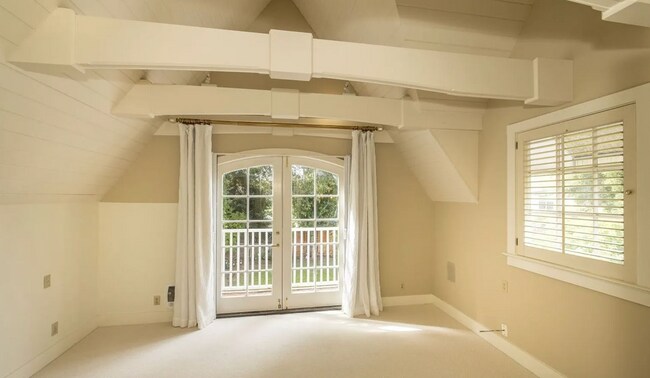 Building Photo - Charming Home w/ Beautifully Landscaped Ya...