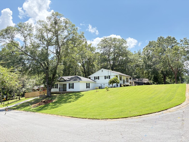 Building Photo - 825 Forest Lake Dr S