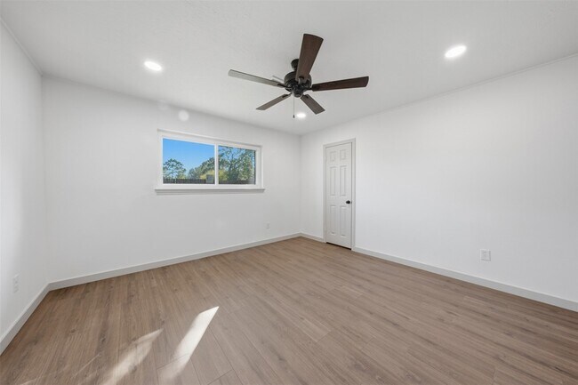 Building Photo - 5002 Cedar Creek Dr