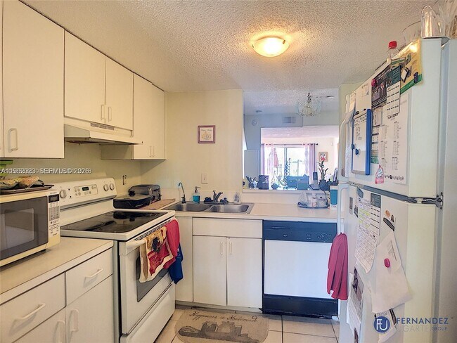 Building Photo - 1090 NW 123rd Ct