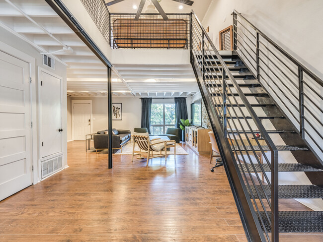 Building Photo - Fully appointed Loft with Lake Austin access!