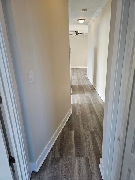 Building Photo - 3838 N Greenview Ave