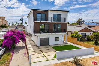 Building Photo - 1525 S Carmelina Ave