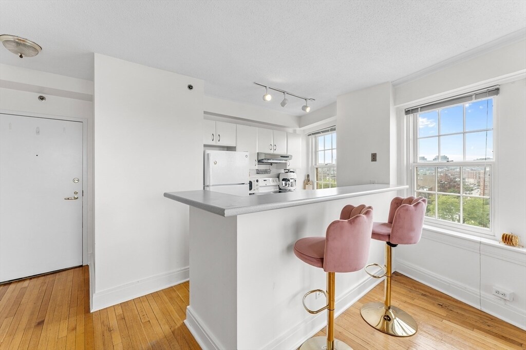 Building Photo - 531 Beacon St