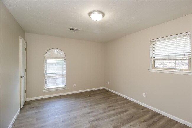 Building Photo - 309 S Morgan Dr