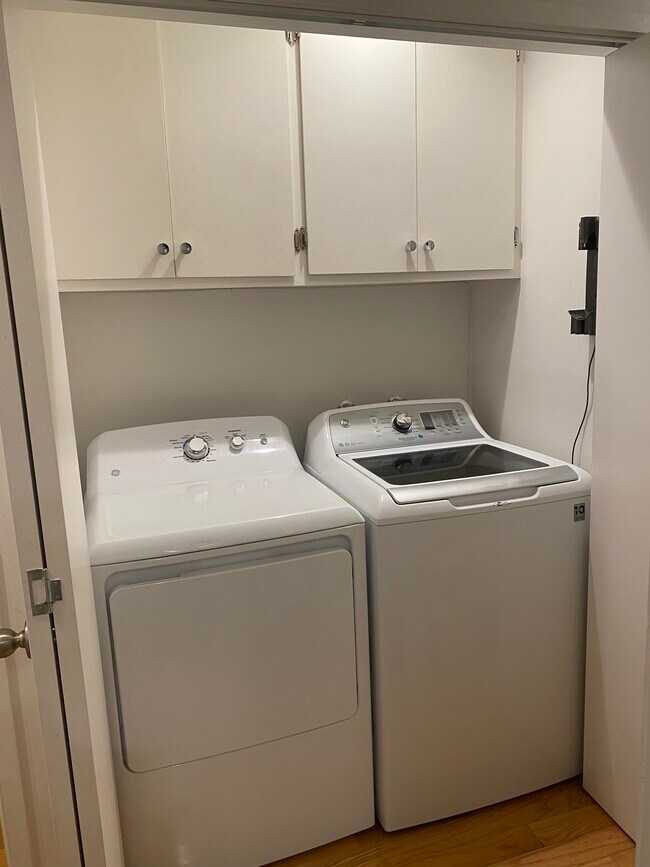 Building Photo - 6579 Exeter Dr