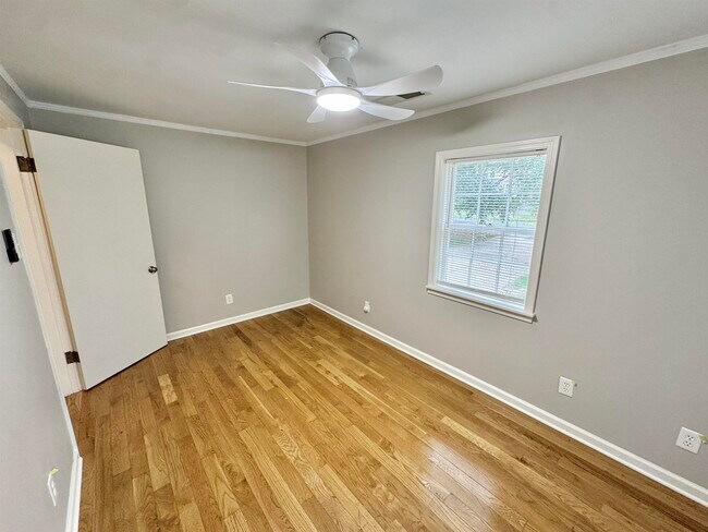 Building Photo - 907 Echles St