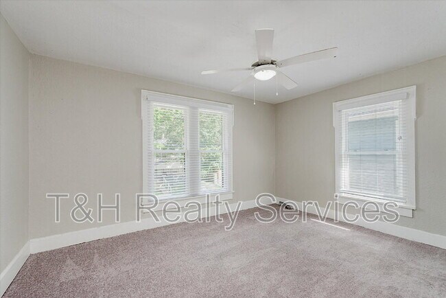 Building Photo - 1134 Lasalle St