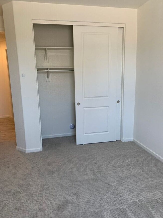 Building Photo - This stunning 4-bedroom, 2-bathroom home l...