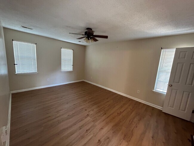 Building Photo - COMING SOON! N Greensboro, 4/2.5 home off of N Church St near Lake Jeanette & I-840