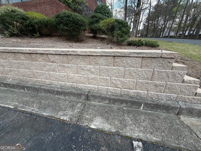 Building Photo - 3336 Camelot Dr NE