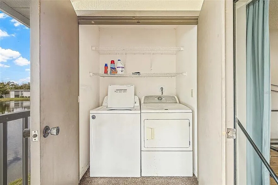 Building Photo - 222 Woodlake Wynde