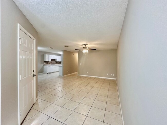 Building Photo - 2 bedroom/2 bathroom/2 car garage town home for rent in Mary Esther, East of Hurlburt AFB!