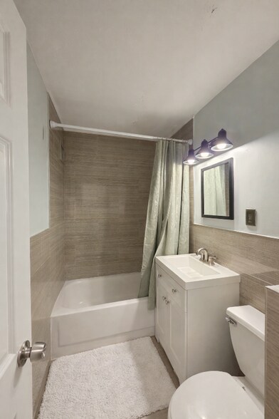 Building Photo - 135 Montgomery St