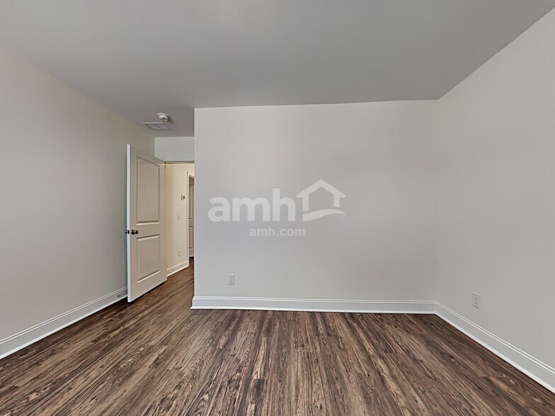 Building Photo - 146 Blackstone Dr