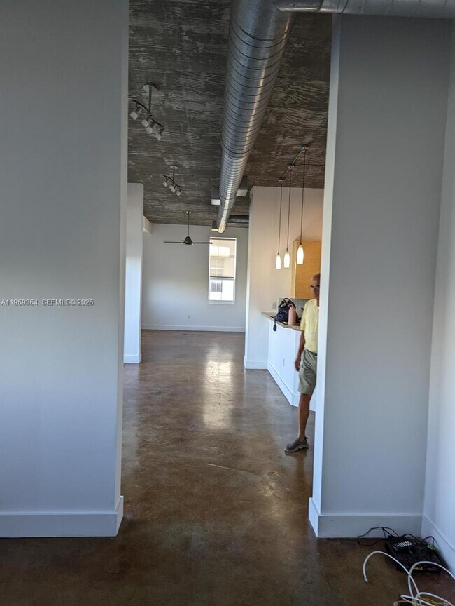 Building Photo - 1789 NE Miami Gardens Dr