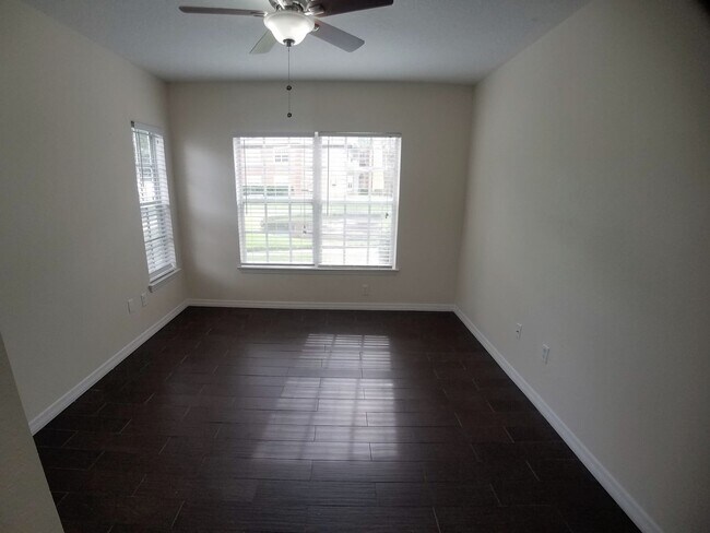 Building Photo - Stunning First Floor 2/2 Lake View  Condo ...