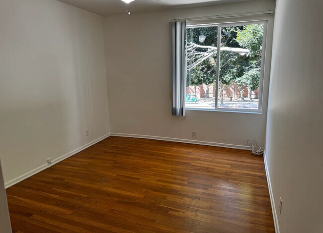 Building Photo - Barrington Terrace