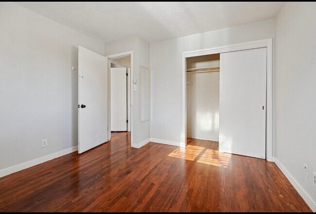 Building Photo - 1431 Northview Dr