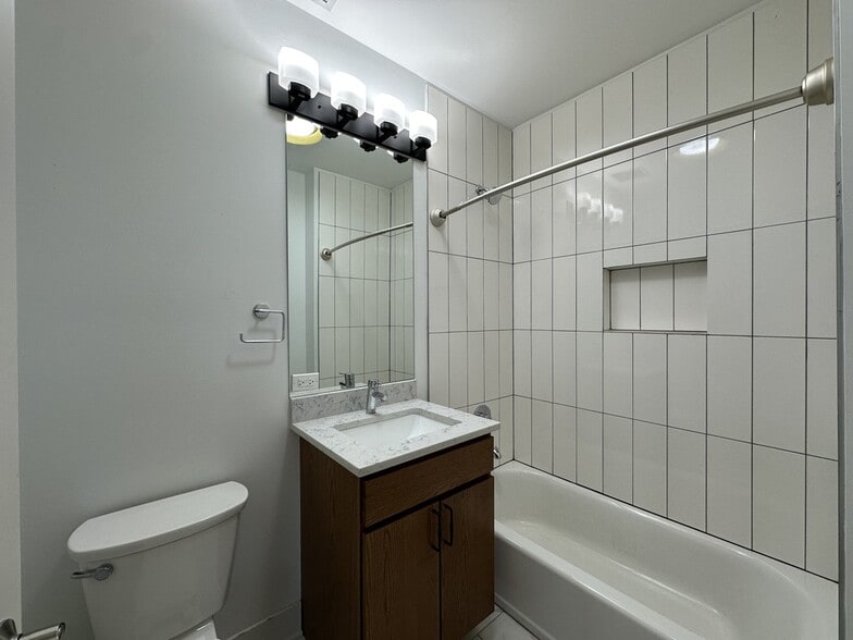 Building Photo - 2740 N Spaulding Ave