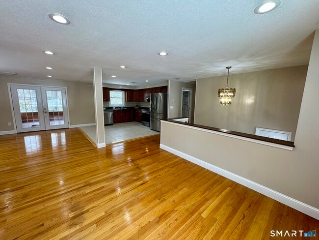 Building Photo - 10 Longview Ln