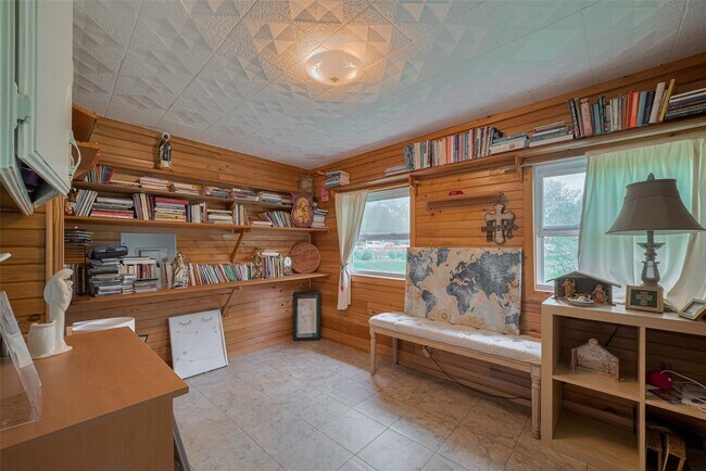 Building Photo - 2316 Green Meadows Dr