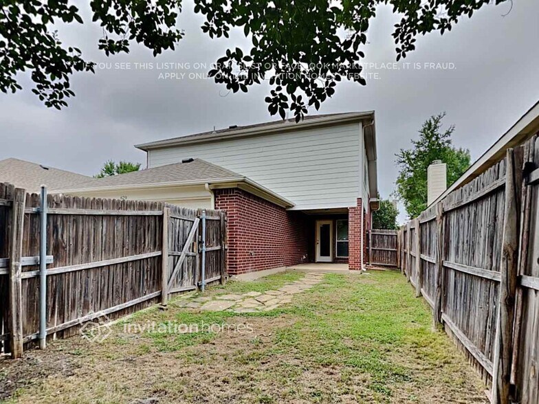 Building Photo - 629 Gentry Ln