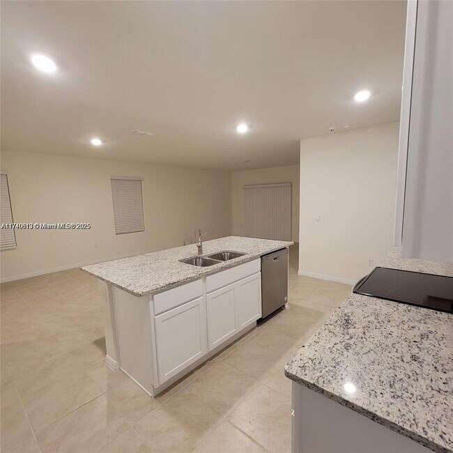 Building Photo - 3464 Sandalwood Dr