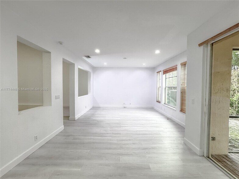 Building Photo - 5737 NW 119th Dr
