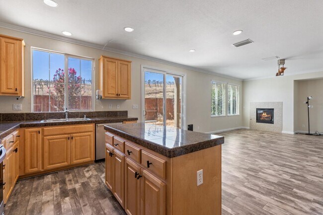 Building Photo - 20863 Grapevine Dr