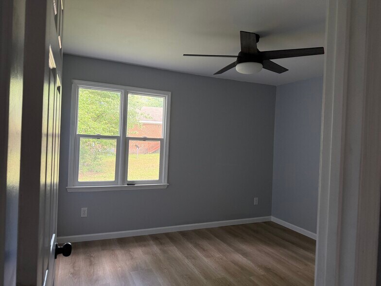 Building Photo - 507 Coronation Dr